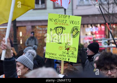 Strasbourg, France. 19th janvier 2023. Journée de manifestation contre la réforme des retraites annoncée par le gouvernement d'Elisabeth borne. Environ 15 000 personnes ont défilé dans les rues de Strasbourg pour manifester. 19 janvier 2022, à Strasbourg, Nord-est de la France. Photo de Nicolas Roses/ABACAPRESS.COM crédit: Abaca Press/Alay Live News Banque D'Images