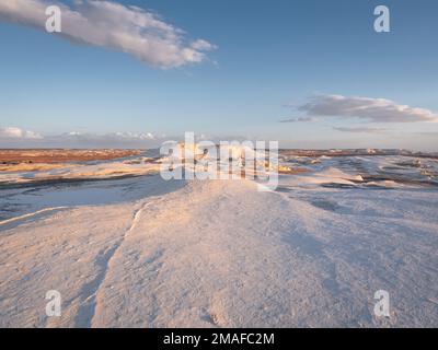 Le paysage de la montagne de neige, désert blanc, Egypte. Banque D'Images