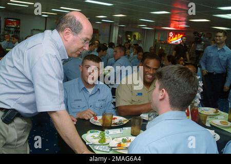 060831-N-4124C-059. Base: White Beach Naval Facility État: Okinawa pays: Japon (JPN) Banque D'Images