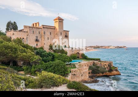 Vue sur le château de Tamarit, Tarragone, Catalogne, Espagne Banque D'Images