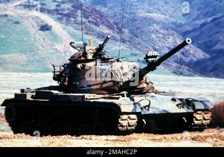 Vue avant droite d'un char de combat principal M60A1. Base: Corps de marine base Camp Pendleton État: Californie (CA) pays: Etats-Unis d'Amérique (USA) Banque D'Images