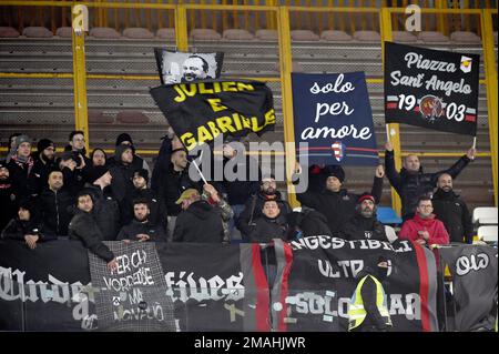 Naples, Italie. 17 janvier 2023. Les partisans du Crémone américain lors du match de Coppa Italia entre le SSC Napoli et le Crémone américain au Stadio Diego Armando Mara Banque D'Images