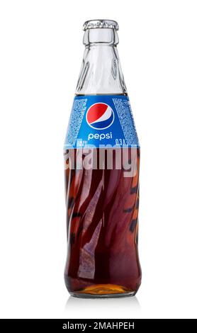 Chisina, Moldavie - 05 décembre 2015: Photo de la bouteille en verre de Pepsi. Pepsi est une boisson gazeuse qui est produite et fabriquée par PepsiCo Banque D'Images