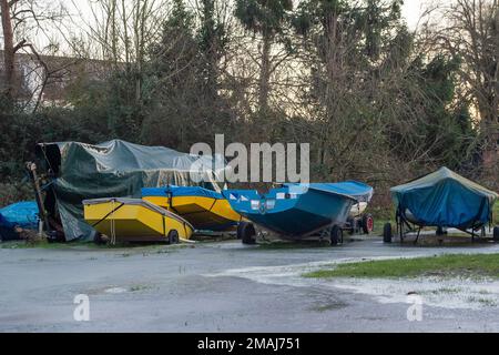 Wargrave, Berkshire, Royaume-Uni. 19th janvier 2023. Les champs autour du club de voile Henley à Wargrave sont inondés et l'eau a gelé. Les températures de congélation devraient se poursuivre jusqu'à la semaine prochaine. Crédit : Maureen McLean/Alay Live News Banque D'Images