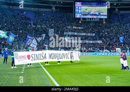 Rome, Italie. 19th janvier 2023. Une bannière de supporters de SS Lazio à la mémoire de Sinisa Mihajlovic lors du match de la coupe italienne entre Lazio et Bologne au Stadio Olimpico, Rome, Italie, le 19 janvier 2023. Credit: Giuseppe Maffia/Alay Live News Banque D'Images