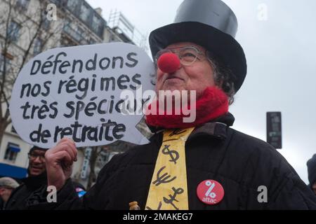 Environ 400000 personnes à Paris sont présentes les syndicats sont venus dire NON à l'association de la durée de coopération et au départ en cours à 64 ans Banque D'Images