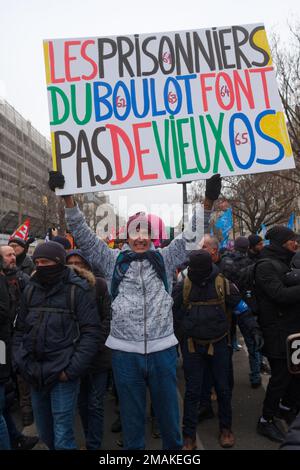 Environ 400000 personnes à Paris sont présentes les syndicats sont venus dire NON à l'association de la durée de coopération et au départ en cours à 64 ans Banque D'Images