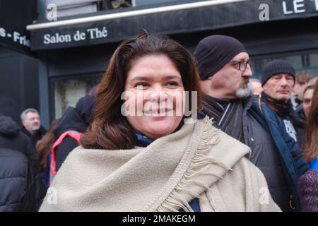 Environ 400000 personnes à Paris sont présentes les syndicats sont venus dire NON à l'association de la durée de coopération et au départ en cours à 64 ans Banque D'Images