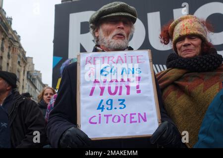 Environ 400000 personnes à Paris sont présentes les syndicats sont venus dire NON à l'association de la durée de coopération et au départ en cours à 64 ans Banque D'Images