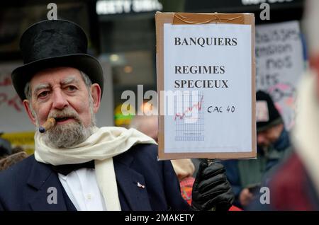 Environ 400000 personnes à Paris sont présentes les syndicats sont venus dire NON à l'association de la durée de coopération et au départ en cours à 64 ans Banque D'Images