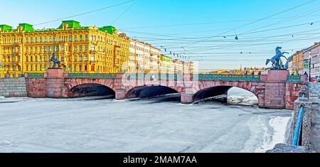 Saint-Pétersbourg Russie Pont Anichkov sur la rivière Fontanka( Banque D'Images