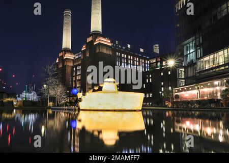 Londres, Royaume-Uni. 19th janvier 2023. Le festival des lumières 2023 à Battersea Power Station et ses environs est lancé aujourd'hui avec une installation d'éclairage organisée en partenariat avec Light Art Collection, à l'emblématique Power Station classée Grade II. Les installations sont gratuites à voir et le festival se déroule jusqu'au 5th mars et est gratuit à visiter. Credit: Imagetraceur/Alamy Live News Banque D'Images