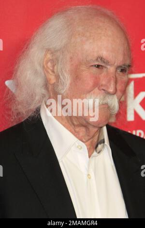 **PHOTO DE FICHIER** David Crosby est décédé. LOS ANGELES, CA - 6 JANVIER : David Crosby au Gala de la personne de l'année 2015 de MusiCares au Los Angeles Convention Centre à Los Angeles, Californie sur 6 février 2015. Crédit : David Edwards/DailyCeleb/MediaPunch Banque D'Images