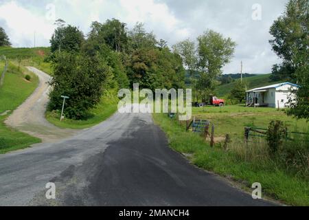 Route de campagne en Virginie rurale, États-Unis Banque D'Images