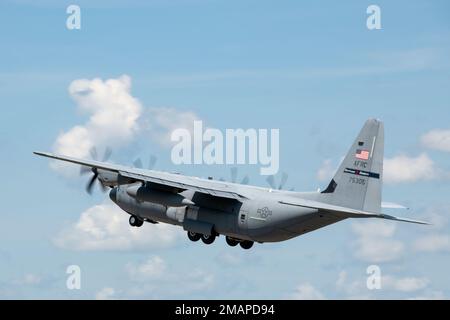 Un avion super Hercules WC-130J affecté à l'escadron de reconnaissance météorologique 53rd de la base aérienne de Keesler, au divers, prend le large de 2 juin 2022. Le WRS de 53rd a effectué sa première mission de collecte de données de la saison des ouragans de l'Atlantique pour investir 91L au large de la péninsule du Yucatan. Banque D'Images