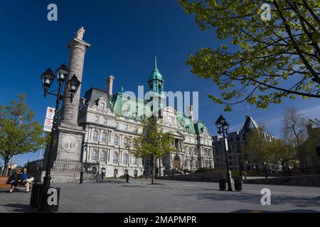 Hôtel de ville de Montréal au printemps, Vieux-Montréal, Québec, Canada. Banque D'Images