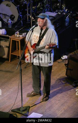 19 janvier 2023 - David Crosby, le chanteur, auteur-compositeur et guitariste et membre des Byrds et Crosby, Stills & Nash, est décédé à l'âge de 81 ans après une longue maladie. Photo du dossier : 15 mai 2005 - West Hollywood, Californie - David Crosby. Crosby, Stills et Nash exécutent Rosewood School Benefit concert à la House of Blues. (Credit image: © Zach Lipp/AdMedia via ZUMA Press Wire) USAGE ÉDITORIAL SEULEMENT! Non destiné À un usage commercial ! Banque D'Images