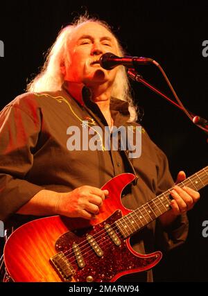 19 janvier 2023 - David Crosby, le chanteur, auteur-compositeur et guitariste et membre des Byrds et Crosby, Stills & Nash, est décédé à l'âge de 81 ans après une longue maladie. Photo du fichier : 12 AVRIL 2003 ; PITTSBURGH, PA, États-Unis ; LE CHANTEUR DAVID CROSBY DE CROSBY, DISTILLATEURS ET NASH @ SE PRODUIT AU CENTRE AJ PALUMBO. (Credit image: © Laura Farr/AdMedia via ZUMA Press Wire) USAGE ÉDITORIAL SEULEMENT! Non destiné À un usage commercial ! Banque D'Images