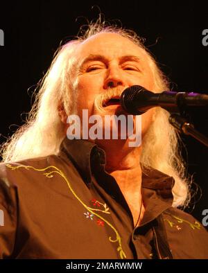 19 janvier 2023 - David Crosby, le chanteur, auteur-compositeur et guitariste et membre des Byrds et Crosby, Stills & Nash, est décédé à l'âge de 81 ans après une longue maladie. Photo du fichier : 12 AVRIL 2003 ; PITTSBURGH, PA, États-Unis ; LE CHANTEUR DAVID CROSBY DE CROSBY, DISTILLATEURS ET NASH @ SE PRODUIT AU CENTRE AJ PALUMBO. (Credit image: © Laura Farr/AdMedia via ZUMA Press Wire) USAGE ÉDITORIAL SEULEMENT! Non destiné À un usage commercial ! Banque D'Images