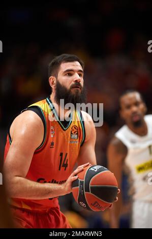 Valence, Espagne. 19th janvier 2023. Bojan Dublevic de Valencia basket vu en action pendant le match 2022/2023 de Turkish Airlines 4 entre Valencia basket et l'équipe de Pestizan Belgrade à la Cour municipale de Fuente de San Luis. (Note finale: Valencia basket 89:81PArtizan Belgrade) crédit: SOPA Images Limited/Alay Live News Banque D'Images