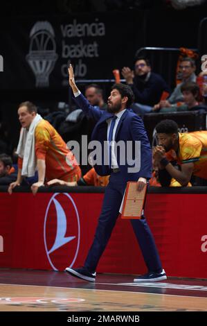 Valence, Espagne. 19th janvier 2023. Alex Mumbru entraîneur de Valencia basket vu pendant le match 2022/2023 de Turkish Airlines 4 entre Valencia basket et l'équipe de Pestizan Belgrade à la Cour municipale Fuente de San Luis. (Note finale: Valencia basket 89:81PArtizan Belgrade) crédit: SOPA Images Limited/Alay Live News Banque D'Images