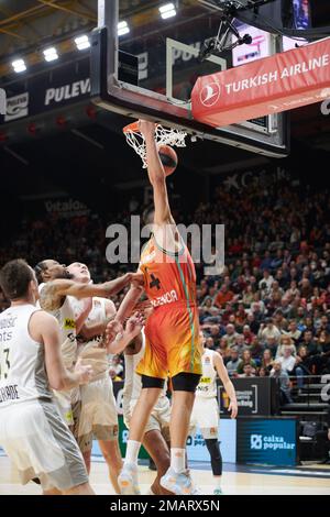 Valence, Espagne. 19th janvier 2023. Jaime Pradilla (C) du panier de Valence vu en action pendant le match de Turkish Airlines 2022/2023 tour 4 entre Valencia basket et l'équipe de Pertizan Belgrade à la Cour municipale Fuente de San Luis.(Note finale: Panier de Valence 89:81PArtizan Belgrade) crédit: SOPA Images Limited/Alay Live News Banque D'Images