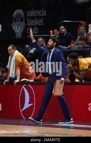 Valence, Espagne. 19th janvier 2023. Alex Mumbru entraîneur de Valencia basket vu pendant le match 2022/2023 de Turkish Airlines 4 entre Valencia basket et l'équipe de Pestizan Belgrade à la Cour municipale Fuente de San Luis. (Note finale: Panier Valencia 89:81PArtizan Belgrade) (photo de Germán Vidal/SOPA Images/Sipa USA) crédit: SIPA USA/Alay Live News Banque D'Images