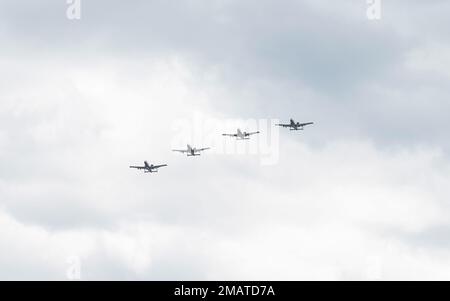 Les membres de la 124th Fighter Wing, de la Garde nationale aérienne de l'Idaho, voyagent à bord d'un C-17 Globemaster III de la 105th Airlift Wing, de la Garde nationale aérienne de New York, en route vers Alpena, Michigan 4 juin 2022. Cet effort appuie Agile rage 22, qui offre des possibilités d'entraînement réalistes, imitant les environnements de combat actuels et futurs dictés par la Stratégie de défense nationale. Banque D'Images