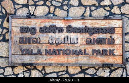 L'entrée du parc national Yala accueille de près un tableau de nom. Banque D'Images