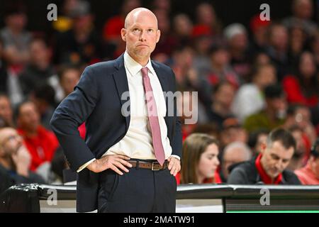 College Park, Maryland, États-Unis. 19th janvier 2023. Kevin Willard, entraîneur-chef des Terrapins du Maryland, réagit pendant le match de basket-ball de la NCAA entre les Wolverines du Michigan et les Terrapins du Maryland au centre Xfinity à College Park, MD. Reggie Hildred/CSM/Alamy Live News Banque D'Images