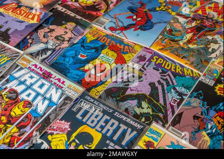 Calgary, Alberta - 13 janvier 2023 : collection de bandes dessinées d'époque montrant des couvertures de bandes dessinées, Banque D'Images