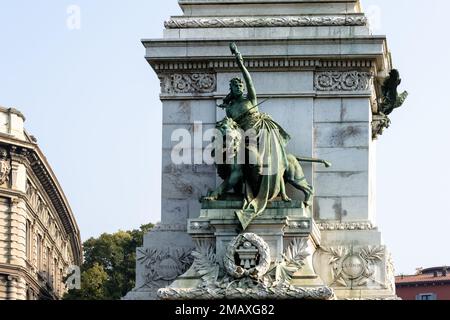 Détail architectural du monument de Milan, Italie, à Giuseppe Garibaldi, un général italien qui a contribué à l'unification italienne Banque D'Images