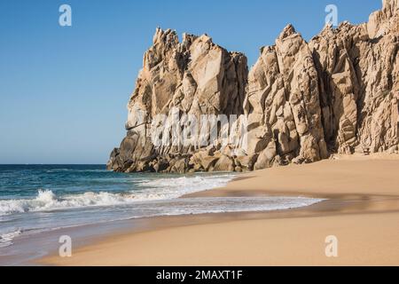 Côté océan Pacifique de Lover's Beach, une plage avec 2 océans différents, le Pacifique et la mer de Cortez, Land's End, Cabo, Riviera mexicaine, Mexique Banque D'Images