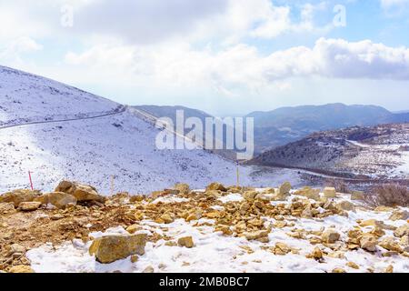 Vue sur le paysage enneigé du Mont Hermon, dans la partie nord du plateau du Golan, dans le nord d'Israël Banque D'Images