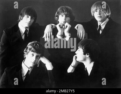 Photo sans date du groupe pop américain The Byrds, (rangée arrière de gauche à droite) Gene Clark, Jim McGuinn et Mike Clark. (Première rangée) Chris Hillman et David Crosby, alors que David Crosby est décédé à l'âge de 81 ans après une « longue maladie », son épouse Jan Dance a confirmé dans une déclaration à la variété de sortie américaine. Banque D'Images