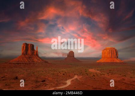 The Mittens Buttes, en dernier lieu, Monument Valley, Arizona, États-Unis, Amérique du Nord Banque D'Images