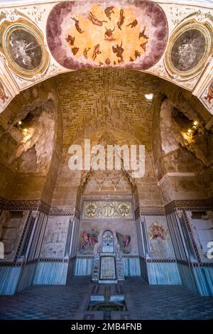 Belle œuvre d'art architecturale et Muqarnas dans le palais de Zisa, Palazzo della Zisa, à Palerme. Banque D'Images