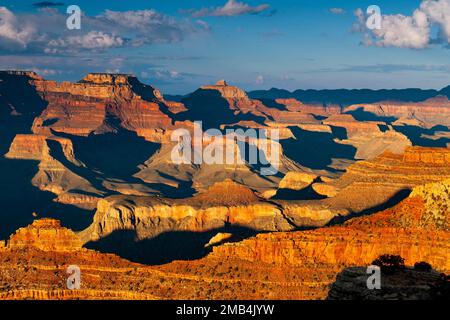 Sunset Grand Canyon National Park, South Rim, dernier feu près de Yavapai point, Arizona, États-Unis, Amérique du Nord Banque D'Images