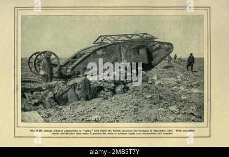 LE BRITANNIQUE A BLINDÉ LA VOITURE OU LE CHAR d'ASSAUT du livre The Story of the Great War; The Complete history of events to ce jour LES JOURNAUX DIPLOMATIQUES ET D'ÉTAT de Reynolds, Francis Joseph, 1867-1937; Churchill, Allen Leon; Miller, Francis Trevelyan, 1877-1959; Wood, Leonard, 1860-1927; Knight, Austin Melvin, 1854-1927; Palmer, Frederick, 1873-1958; Simonds, Frank Herbert, 1878-; Ruhl, Arthur Brown, 1876- Volume VI publié en 1920 Banque D'Images