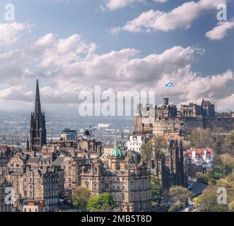 Panorama avec le château d'Édimbourg vu de Calton Hill, Écosse, Royaume-Uni Banque D'Images
