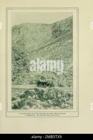 Voiture à moteur autrichienne dans les montagnes noires du Monténégro d'après le livre The Story of the Great War; The complete history of events to date DIPLOMATIQUES ET LES DOCUMENTS D'ÉTAT par Reynolds, Francis Joseph, 1867-1937; Churchill, Allen Leon; Miller, Francis Trevelyan, 1877-1959; Wood, Leonard, 1860-1927; Knight, Austin Melvin, 1854-1927; Palmer, Frederick, 1873-1958; Simonds, Frank Herbert, 1878-; Ruhl, Arthur Brown, 1876- Volume VII publié en 1920 Banque D'Images