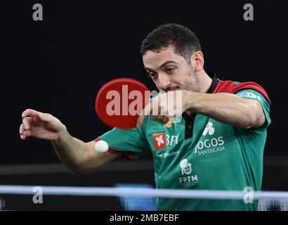 Doha, Qatar. 20th janvier 2023. Marcos Freitas, du Portugal, est en compétition lors des quarts de finale des hommes contre Lin Shidong, de Chine, au tournoi de tennis de table Doha 2023 du WTT, à Doha, au Qatar, le 20 janvier 2023. Credit: Nikku/Xinhua/Alay Live News Banque D'Images