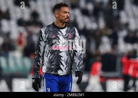 Turin, Italie. 19th janvier 2023. Danilo de Juventus FC se réchauffe lors du match de football de Coppa Italia 2022/23 entre Juventus FC et AC Monza au stade Allianz. Score final; Juventus 2:1 Monza. Crédit : SOPA Images Limited/Alamy Live News Banque D'Images