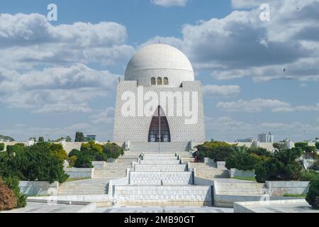 Photo du mausolée de Quaid-e-Azam en journée ensoleillée, également connu sous le nom de mazar-e-quaid, célèbre monument de Karachi Pakistan et attraction touristique de P Banque D'Images