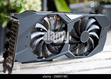 Vue latérale carte graphique avec 2 ventilateurs Banque D'Images