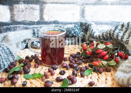 Thé au rosehip, fruit fraîchement infusé et tisane, rosehip bio en arrière-plan., gros plan. Banque D'Images