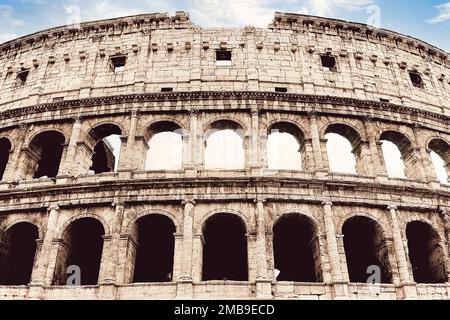 Vue sur le Colisée à Rome, Italie Banque D'Images