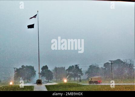 Les membres du service de l'installation ont des activités de formation à une aire de répartition 13 juin 2022, à fort McCoy, Wisconsin. Chaque année, des dizaines de milliers de soldats terminent des opérations d'entraînement de troupes en établissement et en régime transitoire à fort McCoy. En juin 2022, des milliers de troupes ont également été formées à fort McCoy, y compris des troupes de la Garde nationale du Wisconsin et de la Garde nationale de l'Iowa. Banque D'Images