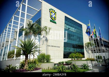 Bâtiment du siège de la CBF de la Confédération brésilienne de football, vue générale. L'emblème de la confédération du football est vu sur le devant - 07.17.2014 Banque D'Images