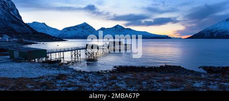 Belle vue panoramique sur le fjord et le paysage près de Tromso, Norvège Banque D'Images